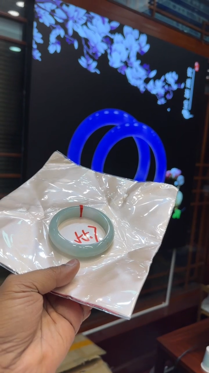 【闪购商品】翡翠手镯未镶嵌手镯