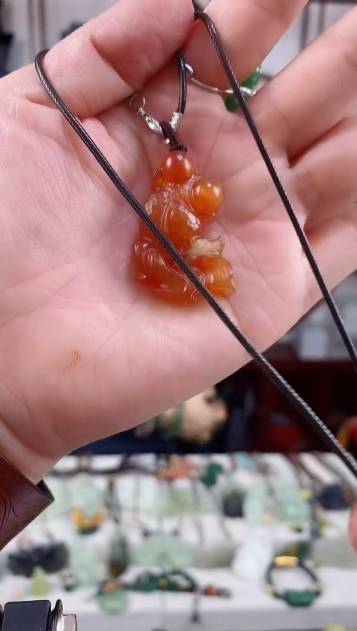 未镶嵌岫玉颈饰1