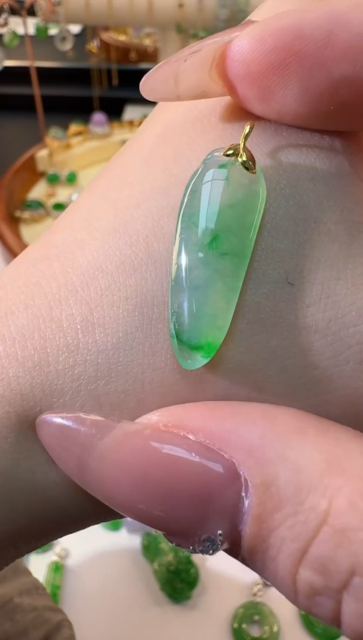 【闪购商品】翡翠颈饰18K金镶嵌缅甸翡翠A货挂件