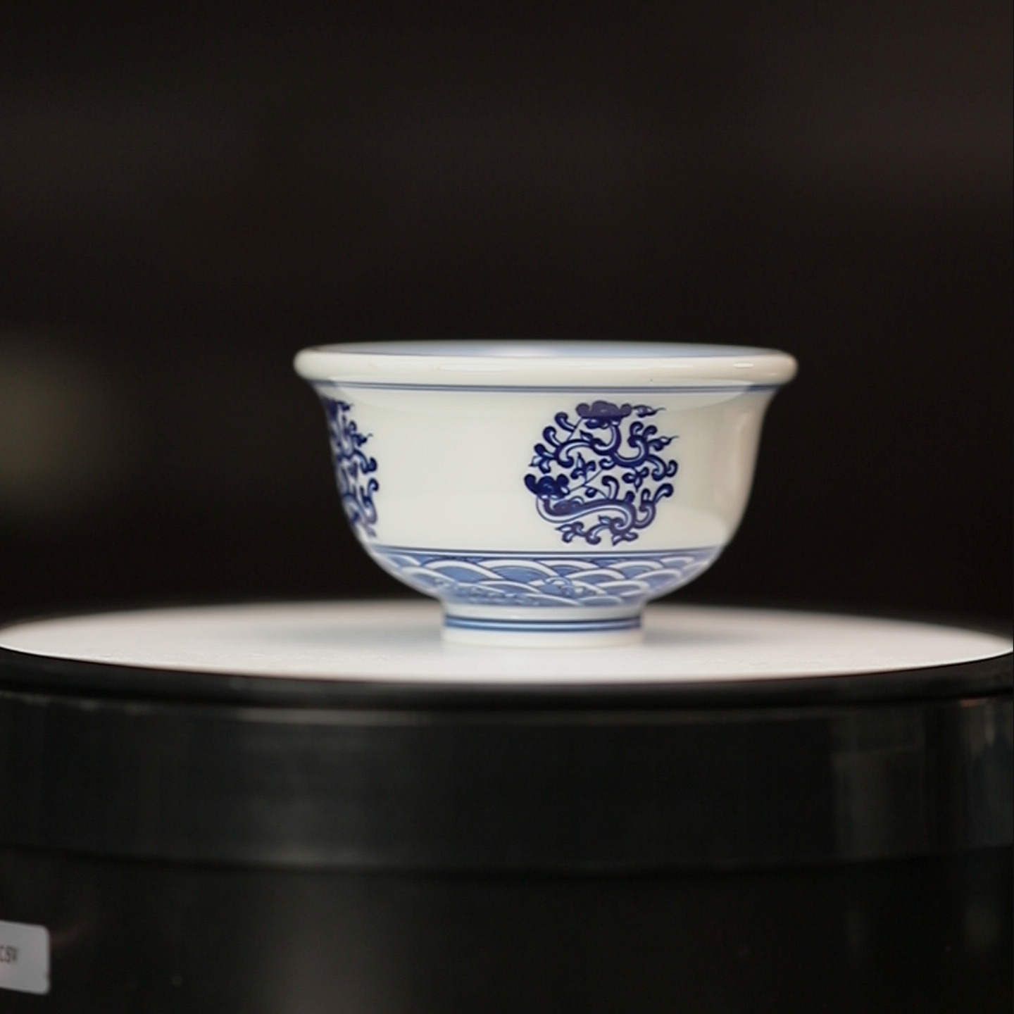 11.24/m106c/青花团花压手杯