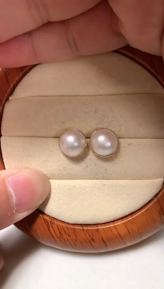 【闪购商品】拼合珍珠（马贝珠）耳钉18K金镶嵌马贝耳钉