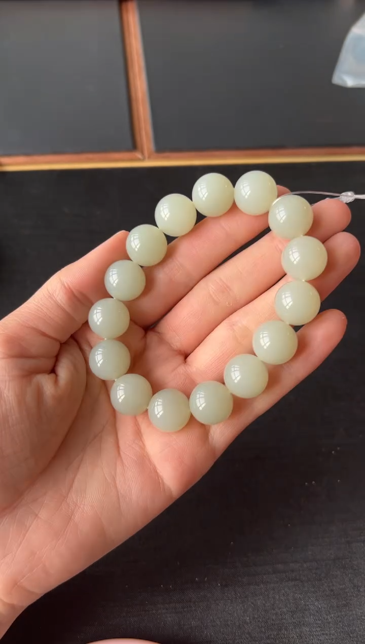 【闪购商品】和田玉手串未镶嵌且末微色差近矿卡14