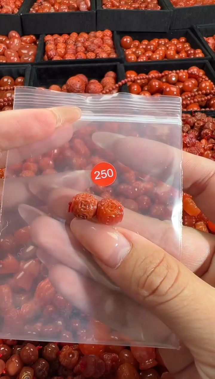 南红玛瑙未镶嵌颈饰1
