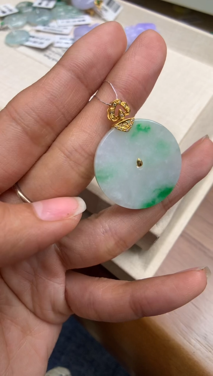 【闪购商品】翡翠颈饰18K金镶嵌平安扣