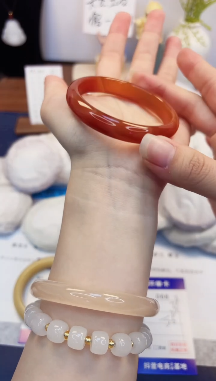 【闪购商品】石英质玉手镯未镶嵌68-玛瑙-圈口56