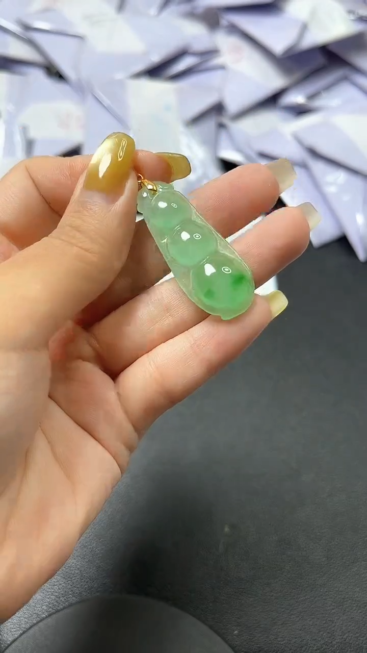 翡翠未镶嵌颈饰时尚精品 一物一拍