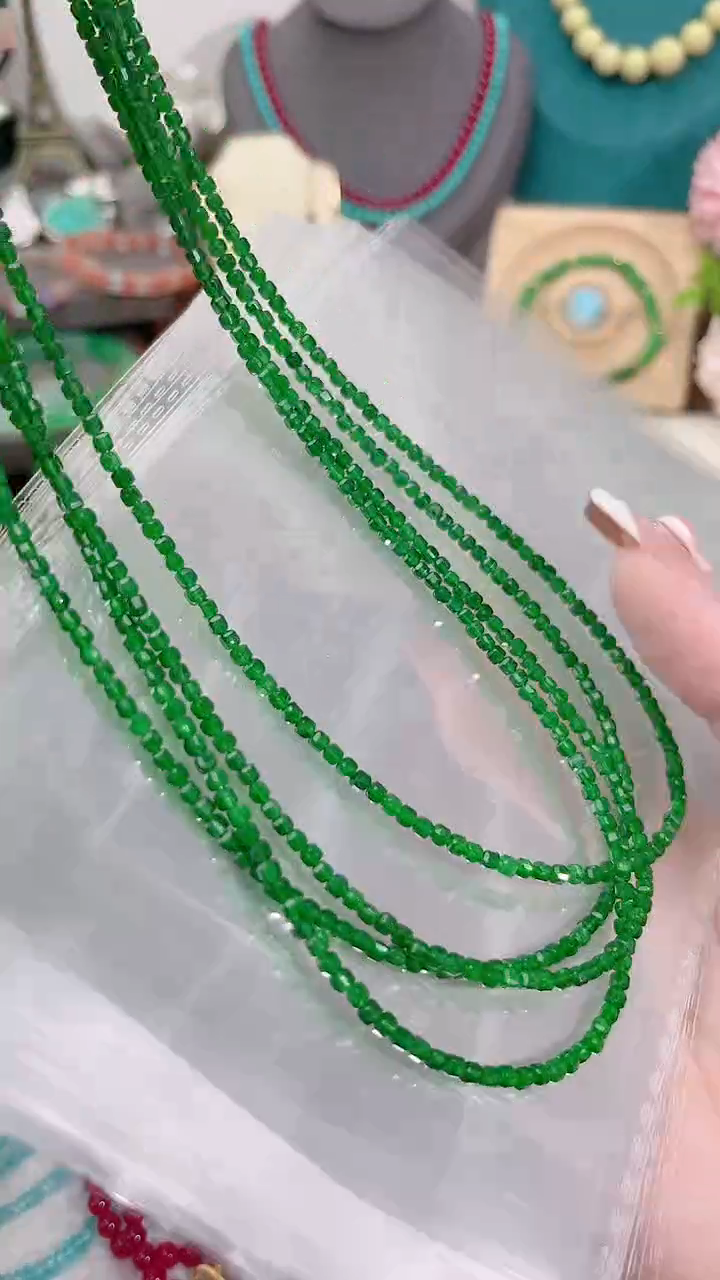 银S925镶嵌颈饰石榴石（沙弗莱）方99