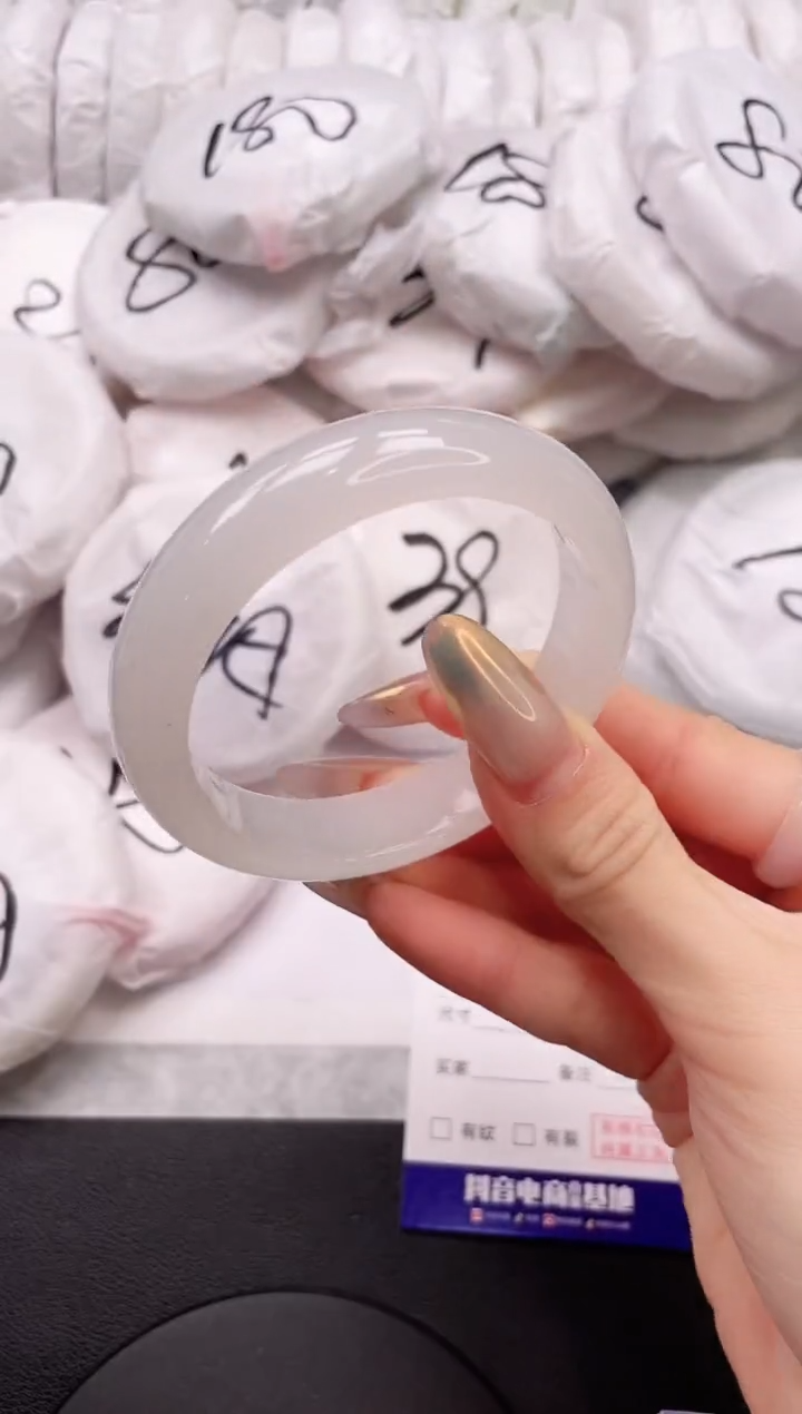 【闪购商品】石英质玉手镯未镶嵌1K08-57