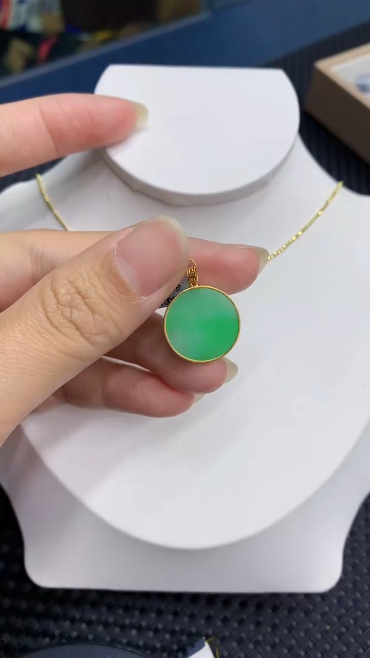 【闪购商品】翡翠颈饰18K金镶嵌            8