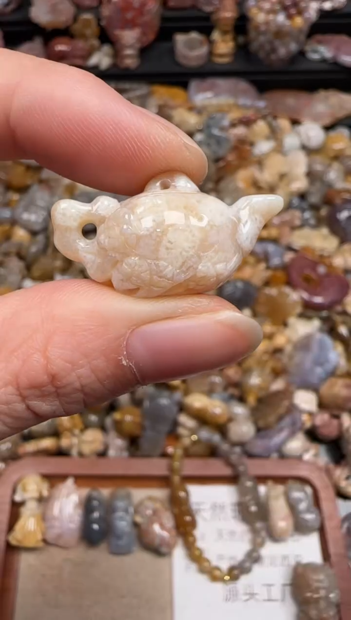 硅化珊瑚（珊瑚玉）未镶嵌颈饰546