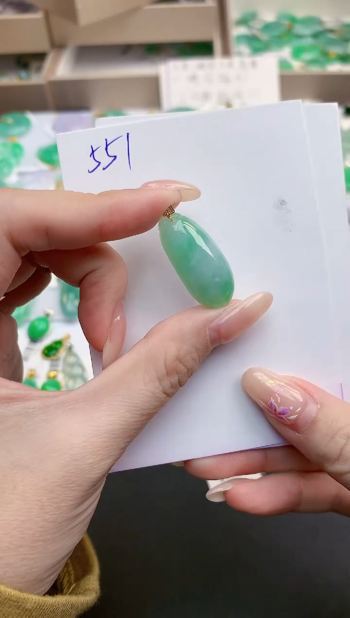 颈饰18K金镶嵌翡翠天然缅甸A货翡翠