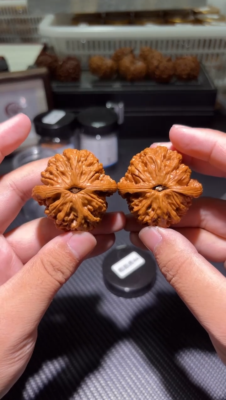 文玩核桃把件126虎头44