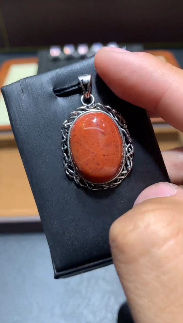 颈饰未镶嵌南红玛瑙F110