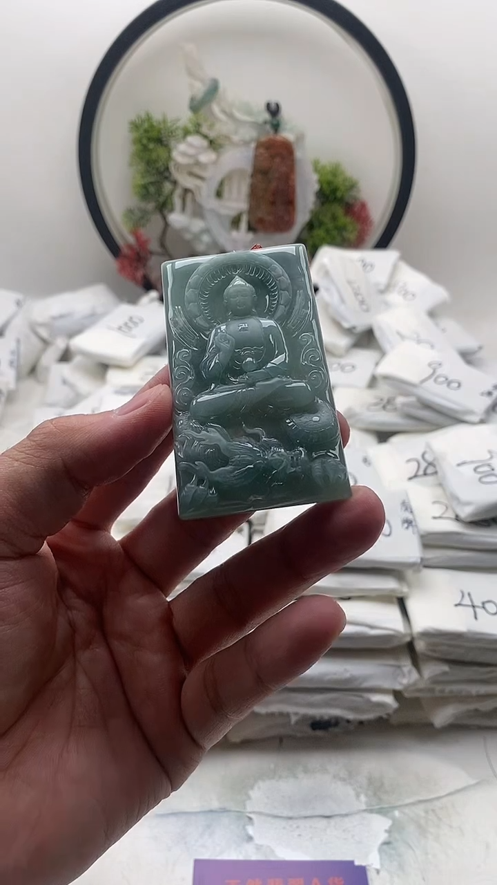 颈饰未镶嵌翡翠大日如来