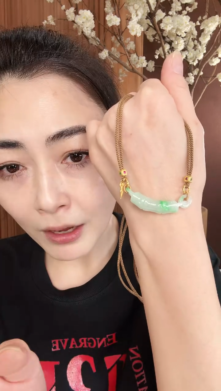 翡翠未镶嵌颈饰吊坠