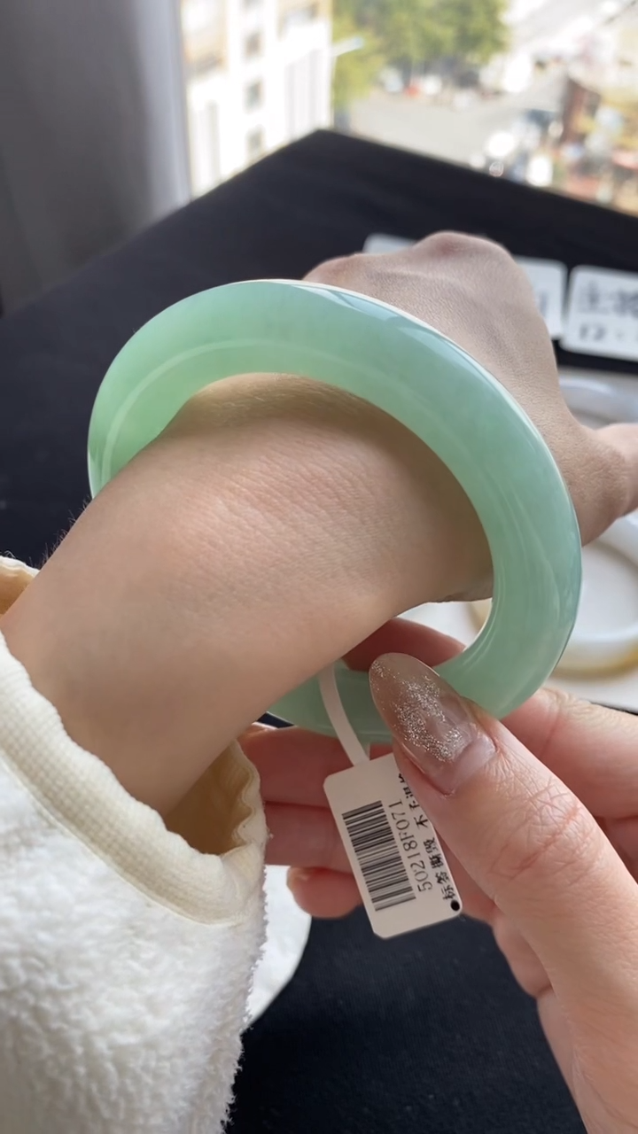【闪购商品】翡翠手镯（圆镯）未镶嵌59圆条甜果绿--不退不换