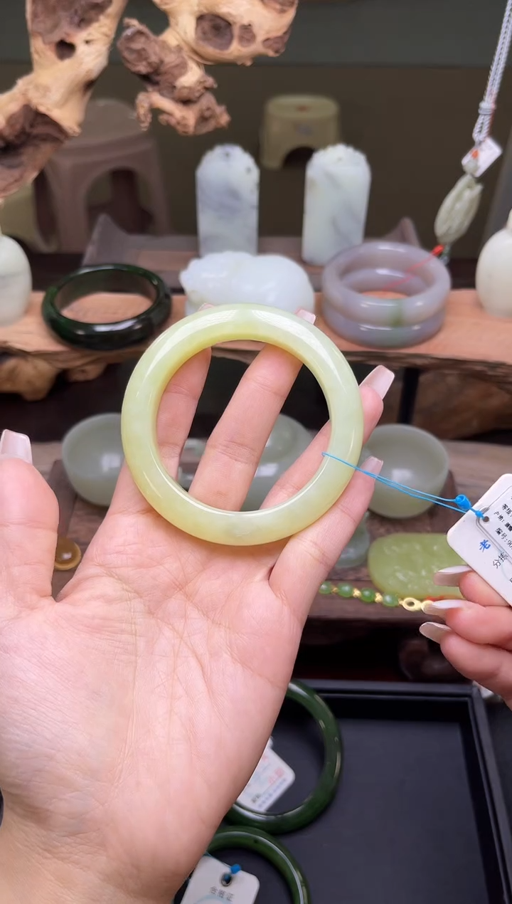 【闪购商品】和田玉手镯未镶嵌若羌黄玉 56圈9007344