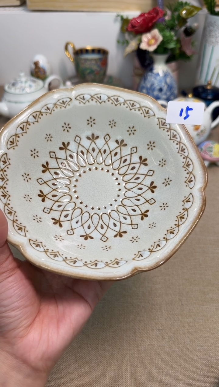 瓷片辰辰家的瓷器真好看