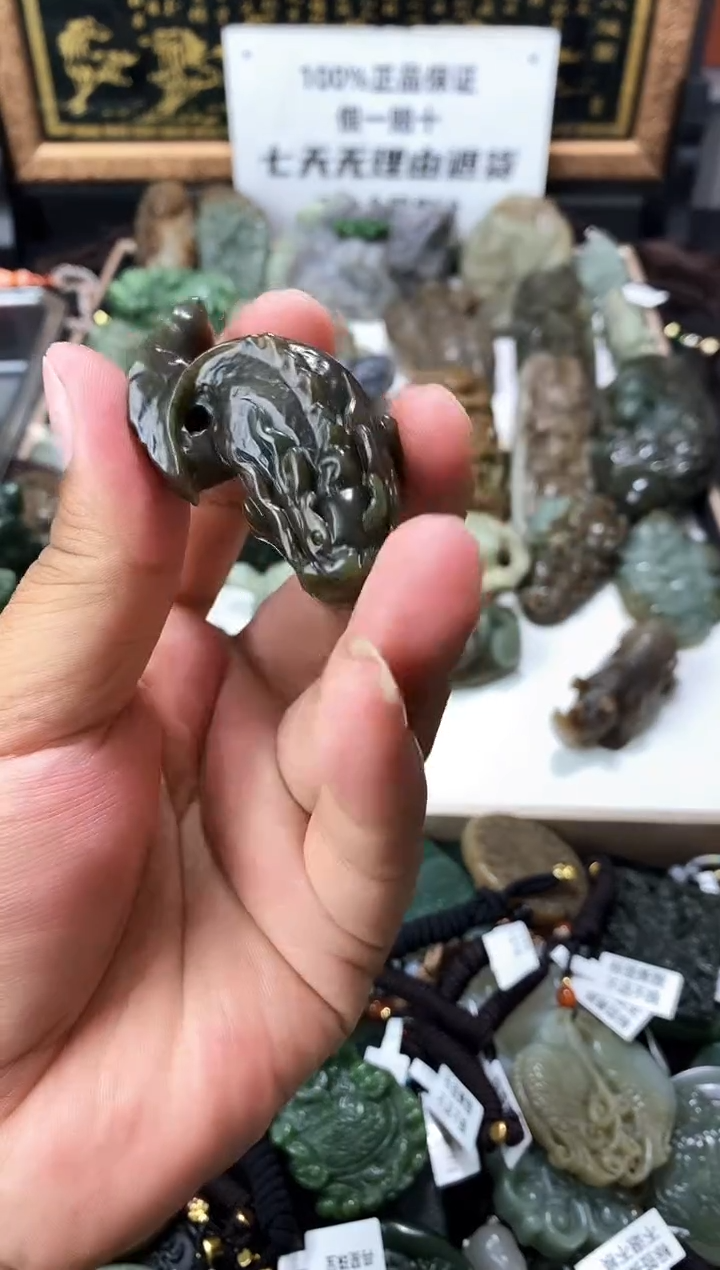 颈饰未镶嵌和田玉1