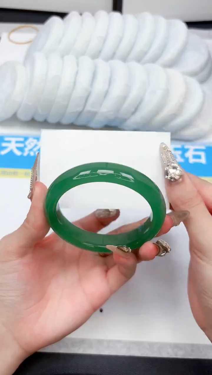 未镶嵌手镯石英质玉147-58.4