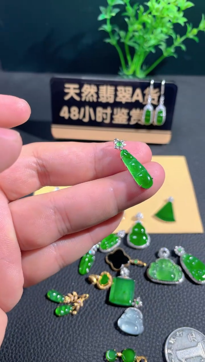 【闪购商品】翡翠颈饰18K金镶嵌翡翠
