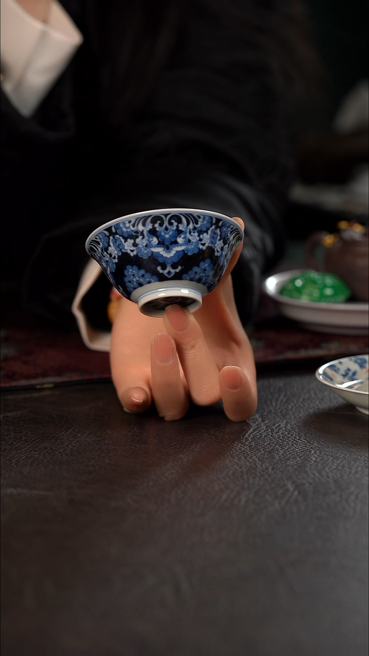 洪印慕明蓝地花蕊宝相撇口杯