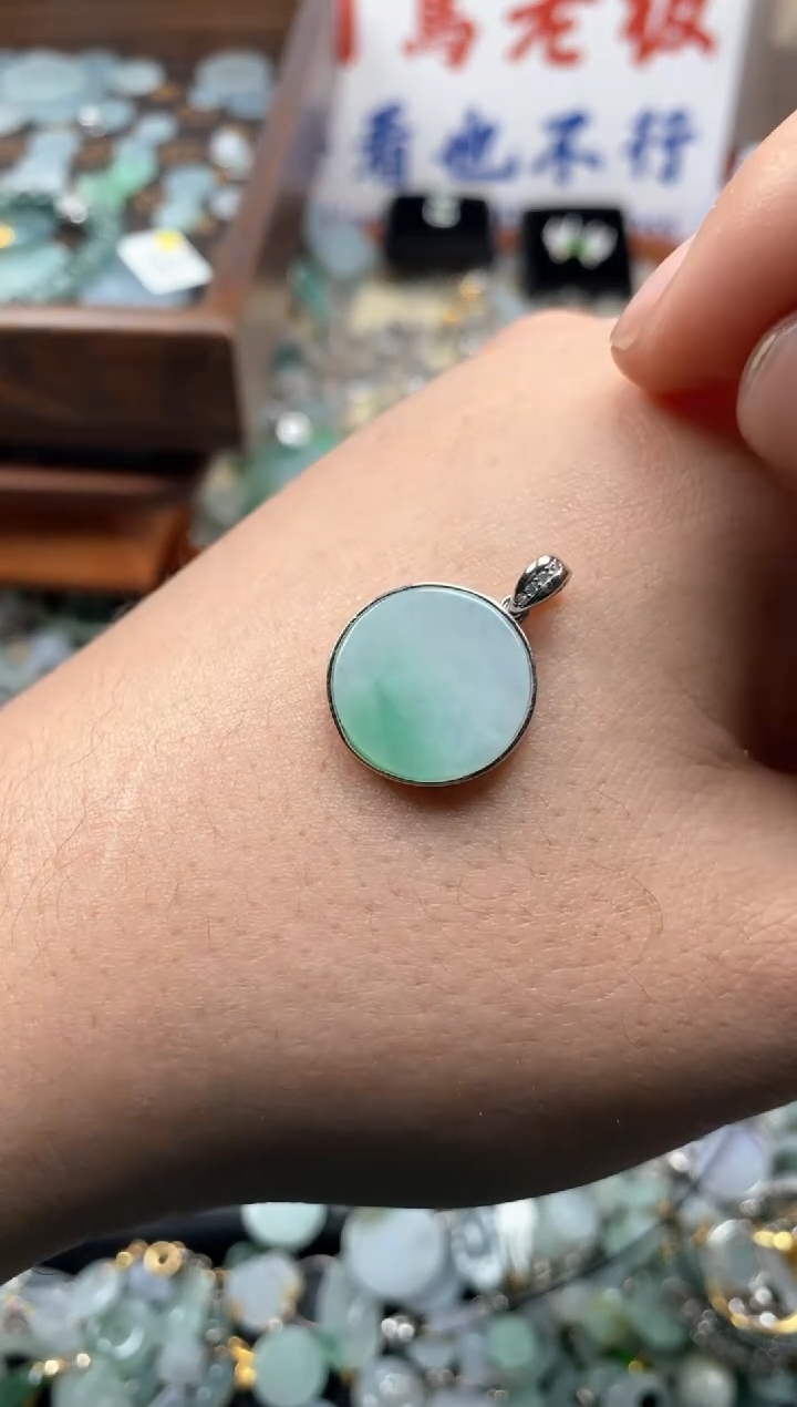 【闪购商品】翡翠颈饰未镶嵌哥哥