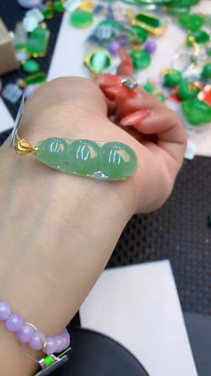 颈饰未镶嵌翡翠1