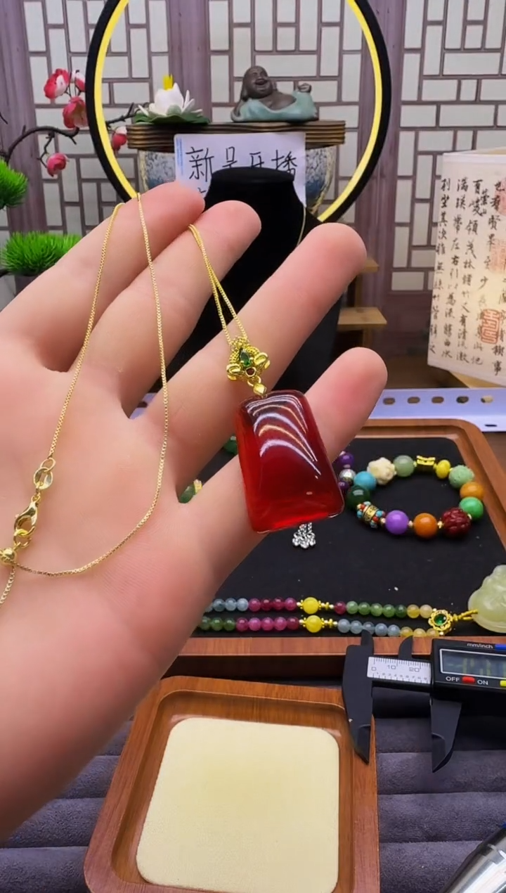 14K金镶嵌吊坠(赠链)血珀D132