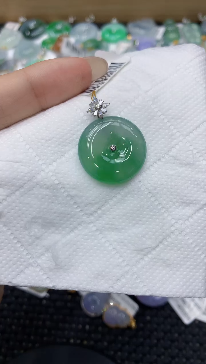 翡翠18K金镶嵌颈饰111111111111