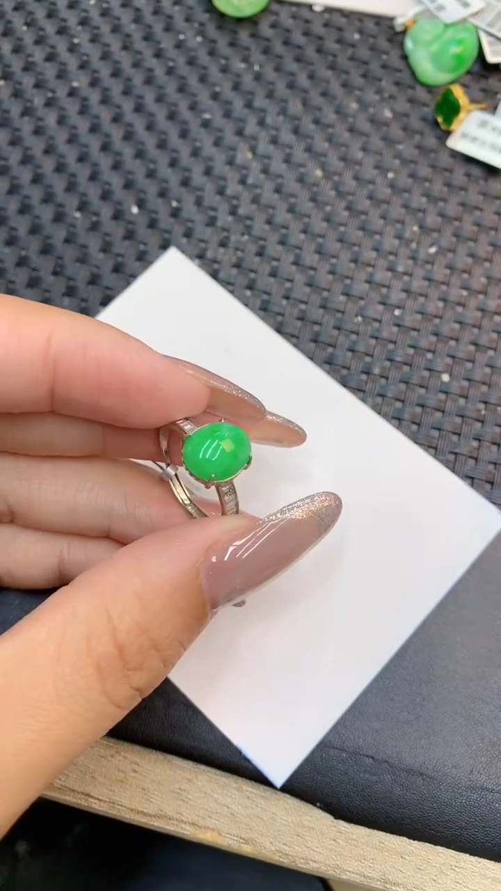 颈饰未镶嵌翡翠1