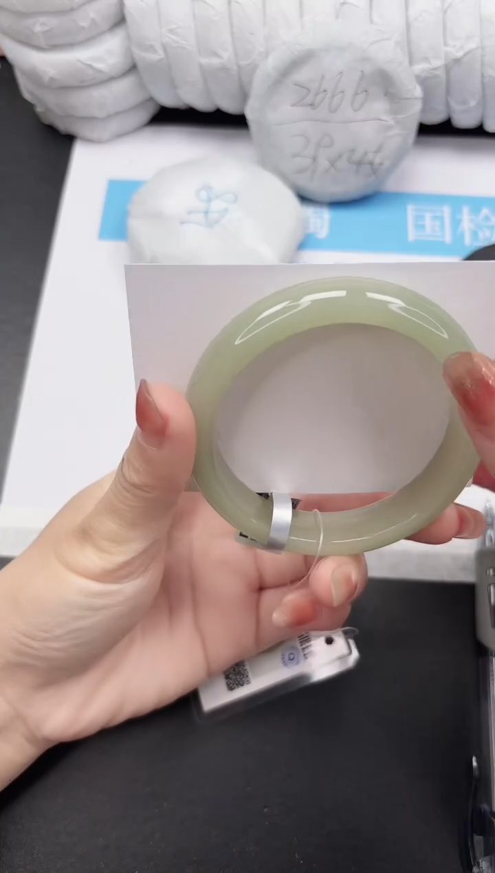 未镶嵌手镯石英质玉109-61.6DK