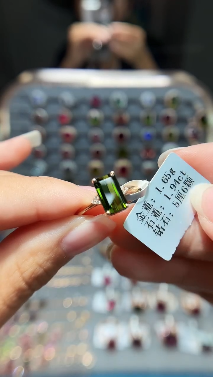 18K金镶嵌戒指碧玺1.94.