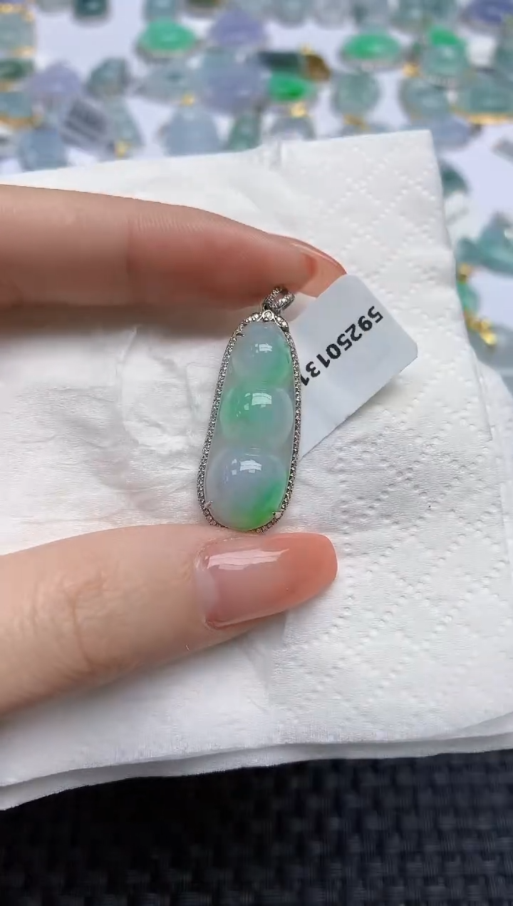 【闪购商品】翡翠颈饰18K金镶嵌天然翡翠A货