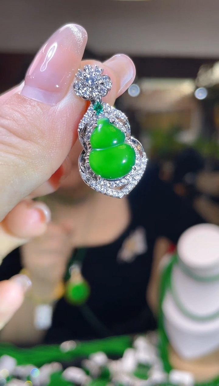 【闪购商品】翡翠吊坠(不含链)未镶嵌多样性发其一