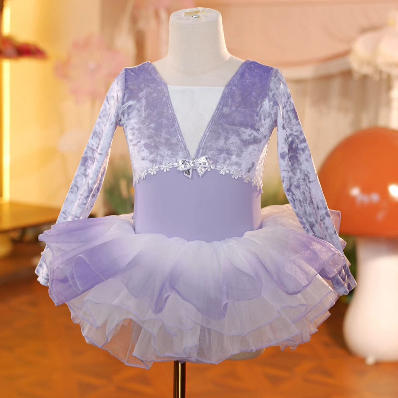 咔萌琪25101儿童舞蹈服公主风演出甜美拼钻石长袖体服+银耳裙套装