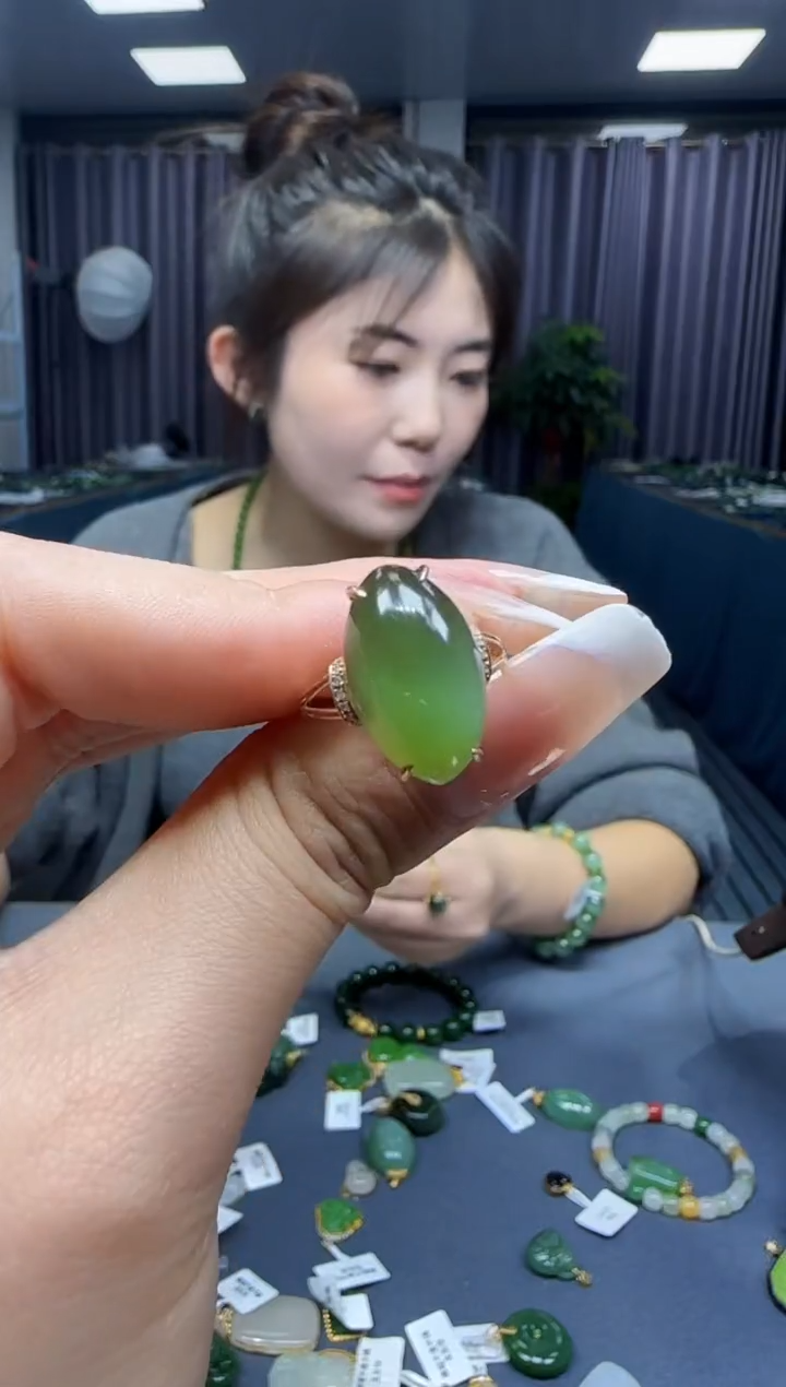 【闪购商品】和田玉戒指18K金镶嵌1