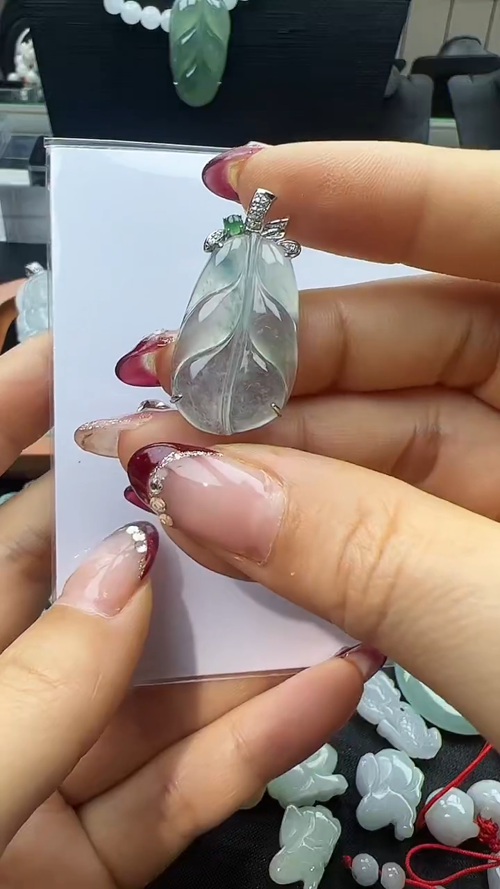 【闪购商品】翡翠颈饰18K金镶嵌叶子