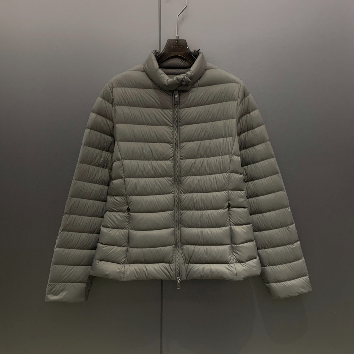 显瘦修饰腰线立领双拉链轻薄排骨羽绒服女 W7038