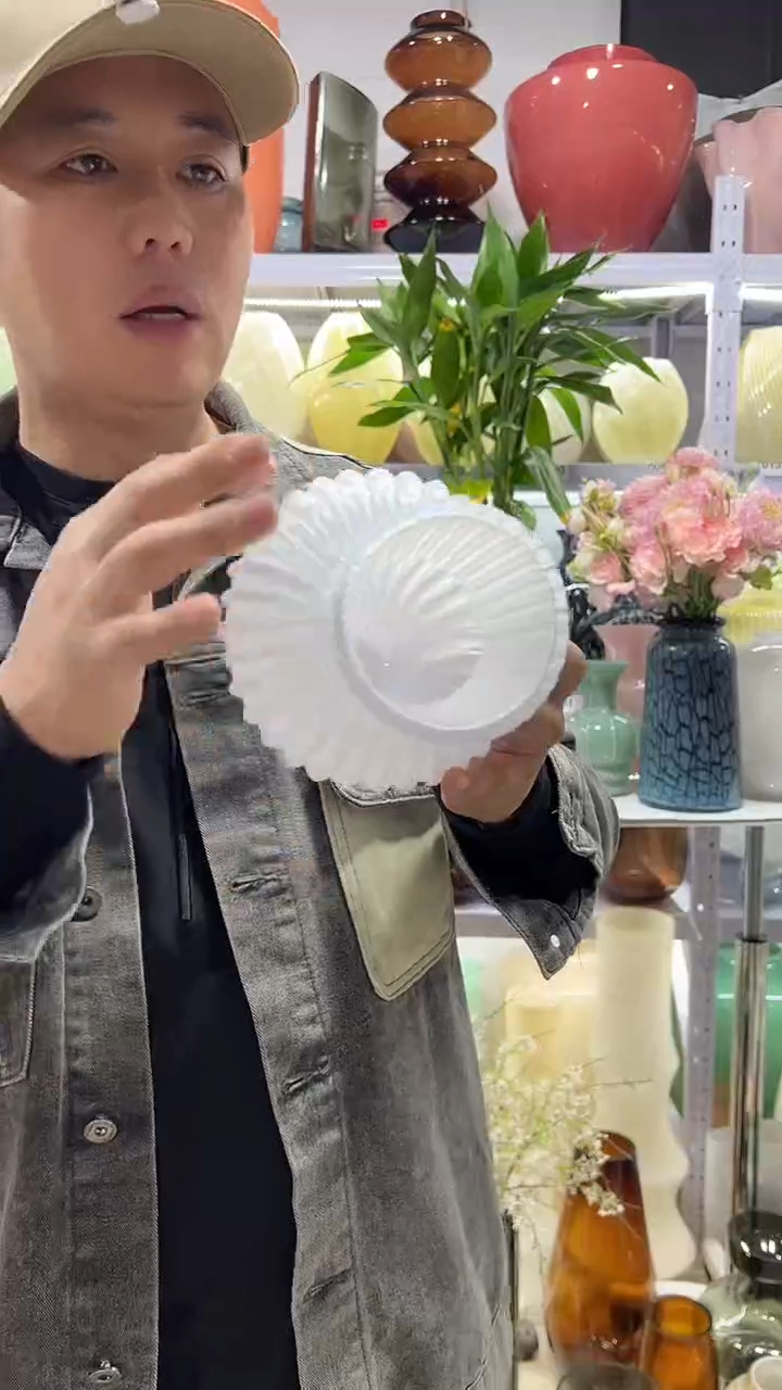 白小葫芦花瓶微瑕介意勿拍