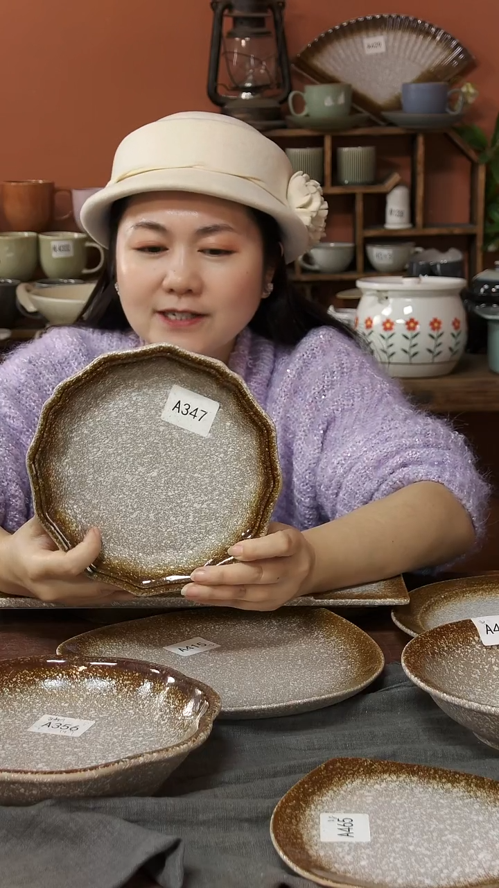 陶瓷A347 一只陶瓷粗陶花边盘可能微瑕20*3