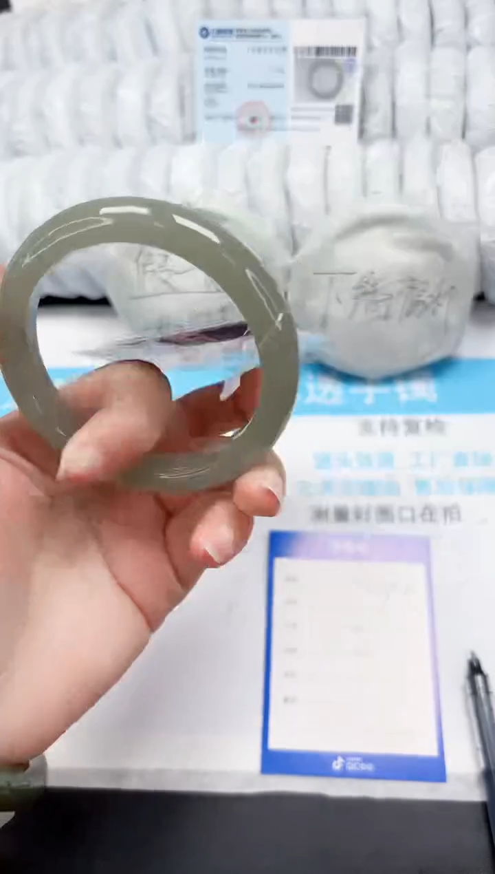 【闪购商品】石英质玉手镯未镶嵌474-60