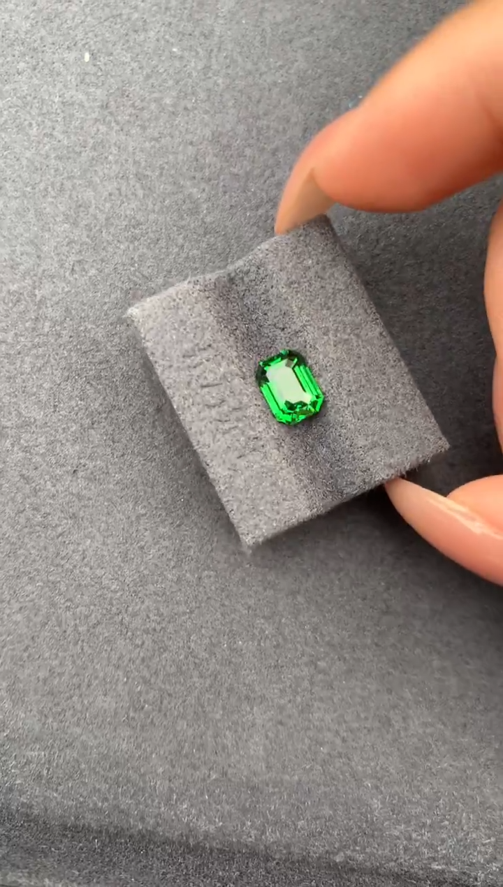 未镶嵌珠宝半成品石榴石（沙弗莱）1.5ct沙弗莱  定制  FE