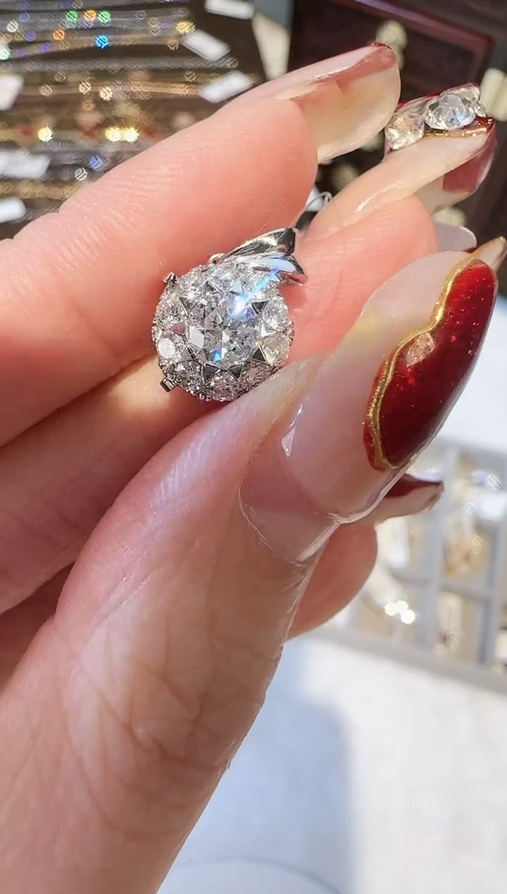 【闪购商品】钻石吊坠(不含链)18K金镶嵌钻石吊坠