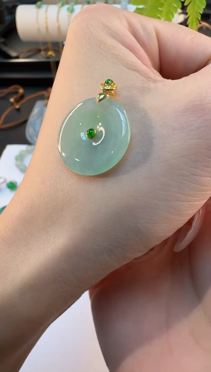 【闪购商品】翡翠颈饰18K金镶嵌缅甸翡翠A货吊坠