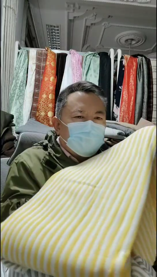 浅黄白色条纹图案布料