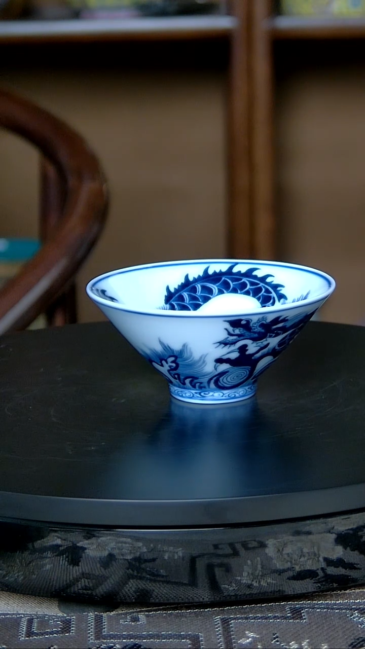 景德镇手工青花鱼化龙斗笠杯