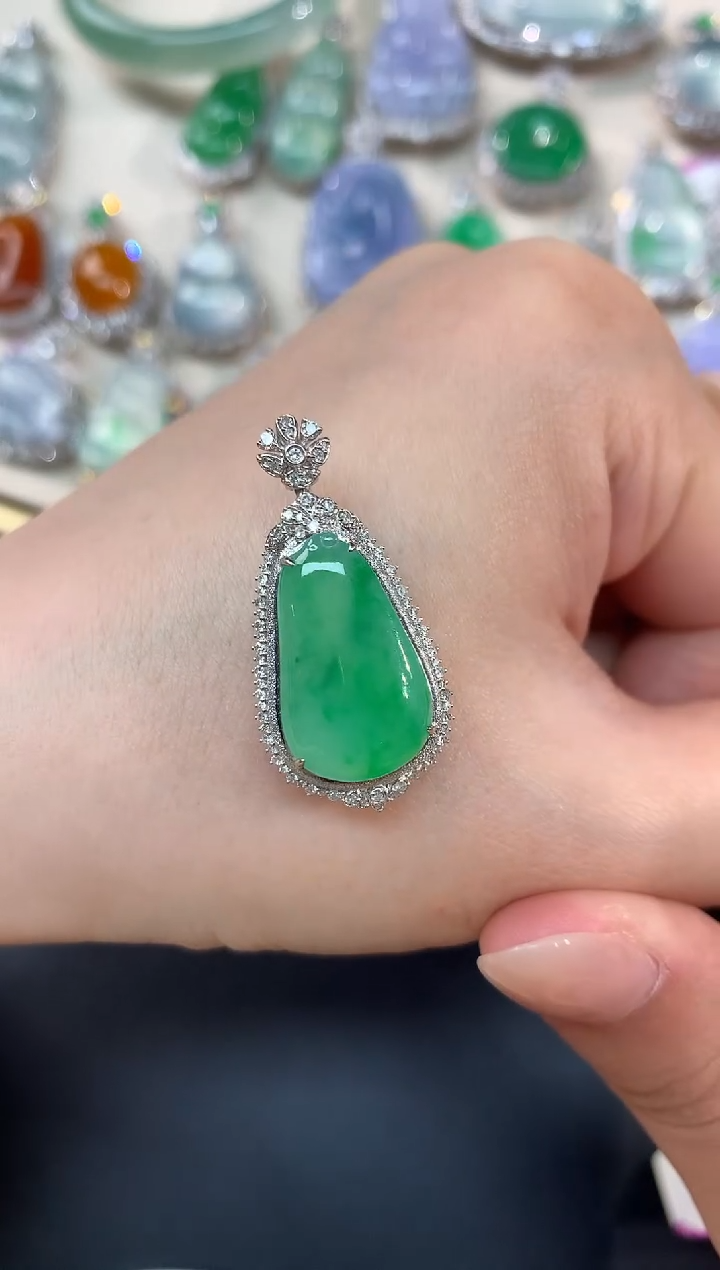 【闪购商品】翡翠吊坠(不含链)18K金镶嵌A86|9800