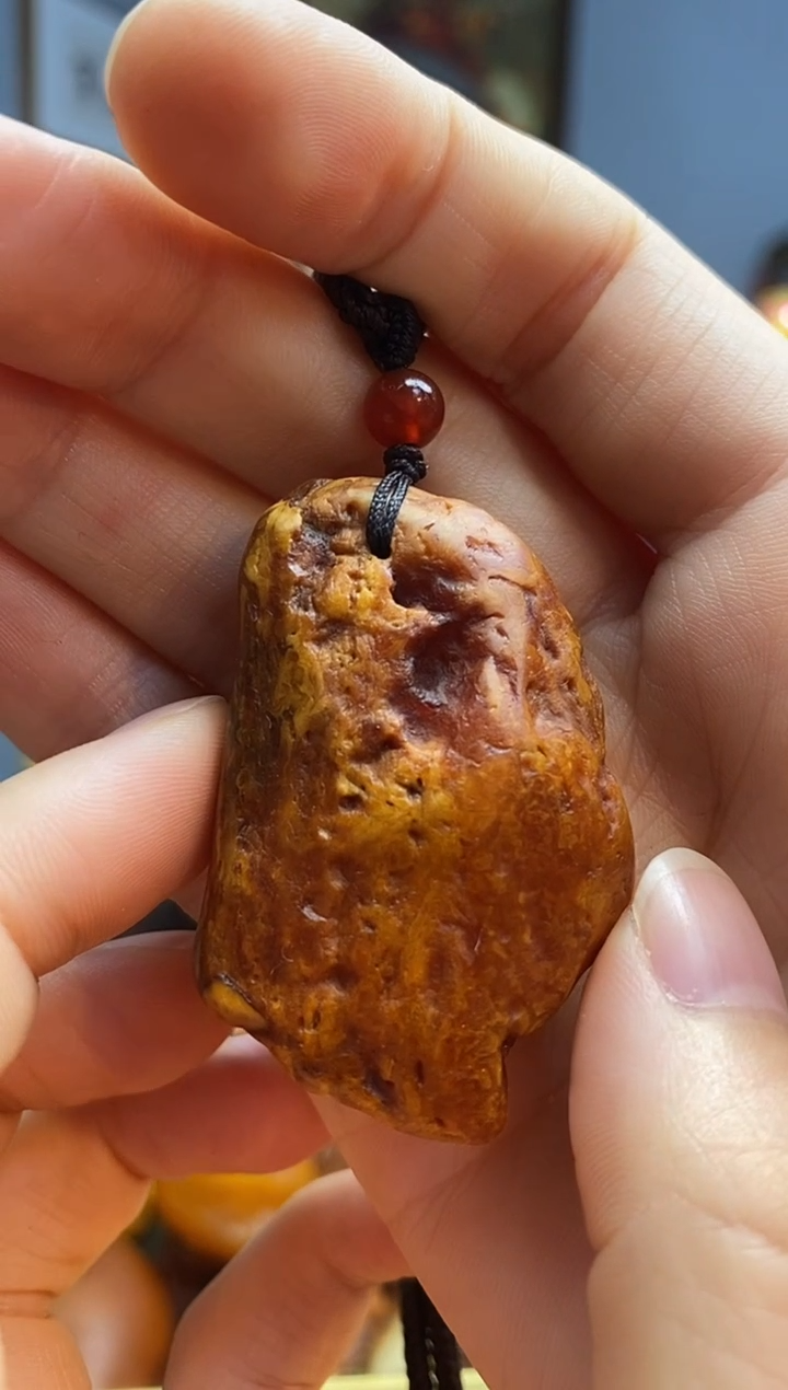 未镶嵌颈饰琥珀吊坠