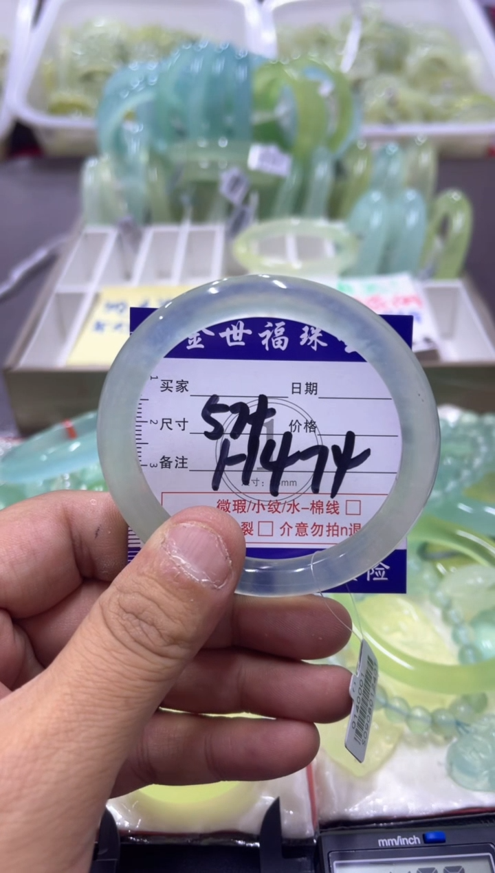 未镶嵌蛇纹石玉手镯1